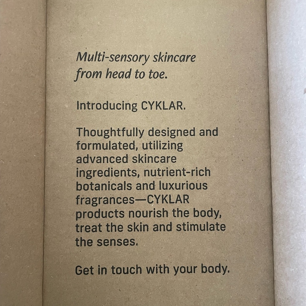 Cyklar- Sacred Santal vitamin c Body Oil - Picture 6 of 7